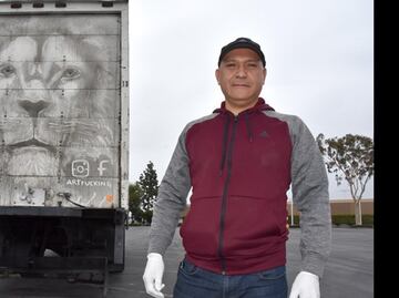 El mexicano que convierte su camión en una galería de arte en EU