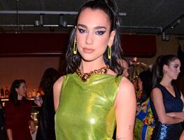 Dua Lipa y el bikini rosa 'barbie' con el que deslumbró en redes