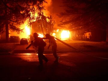 Evacúan residencia de Kamala Harris en Los Ángeles por incendios forestales