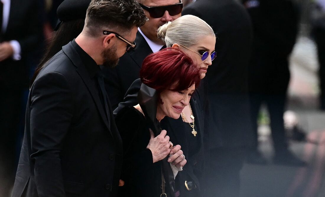 Adiós a Ozzy Osbourne: Birmingham despide al "Príncipe de las Tinieblas" con emotivo homenaje. FOTOS. (Photo by Ben STANSALL / AFP)