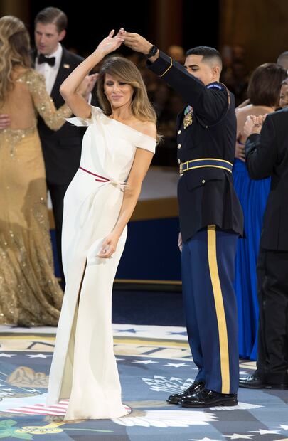 Regresa la reina de la elegancia. Melania Trump vuelve a la Casa Blanca con sus impresionantes looks. Foto: EFE
