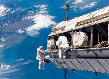 Ofrecen 340 mil dólares por perfume con olor al espacio exterior de la NASA