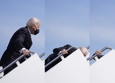 Video. Joe Biden tropieza y cae al subir escaleras del Air Force One