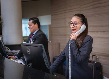 Los empleos que más estadounidenses están abandonando y tienen más vacantes