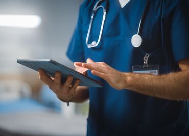 Demandan a exenfermero de Colorado por abusos sexuales a miles de pacientes