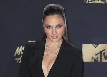 Gal Gadot arrasa con traje de baño negro en Israel