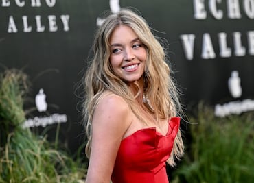 Sydney Sweeney se luce etérea con pequeño look vaquero en sesión