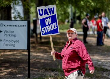 Se agudiza la huelga en la industria automotriz de EU: pararán más plantas de GM y Stellantis