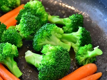 Retiran más de 100 productos de vegetales por riesgo de listeria