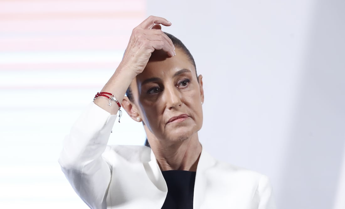 Claudia Sheinbaum se defiende de críticas por no asistir al funeral del papa. Foto: EFE