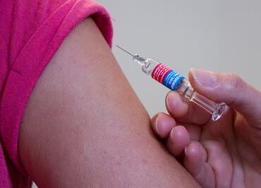 Evalúan riesgo síndrome inflamatorio multisistémico con vacunas Covid