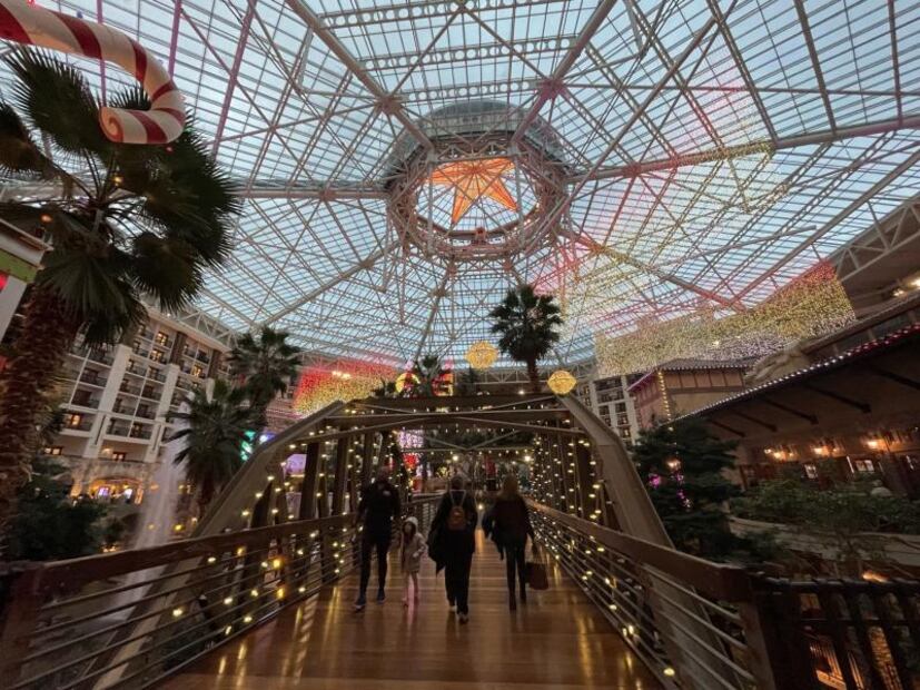 Desfile, castillos de hielo, luces: conoce Grapevine, la capital de la Navidad en Texas