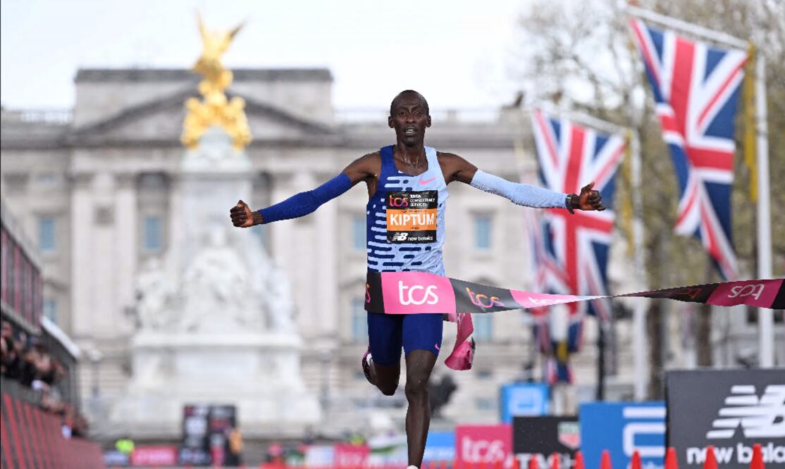 Fallece Kelvin Kiptum en accidente de auto, poseía el récord del mundo de maratón. Foto AFP
