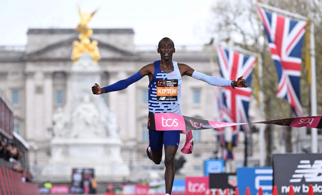 Fallece Kelvin Kiptum en accidente de auto, poseía el récord del mundo de maratón. Foto AFP