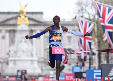 Kelvin Kiptum, poseedor del récord mundial de maratón, muere en fatal accidente de auto
