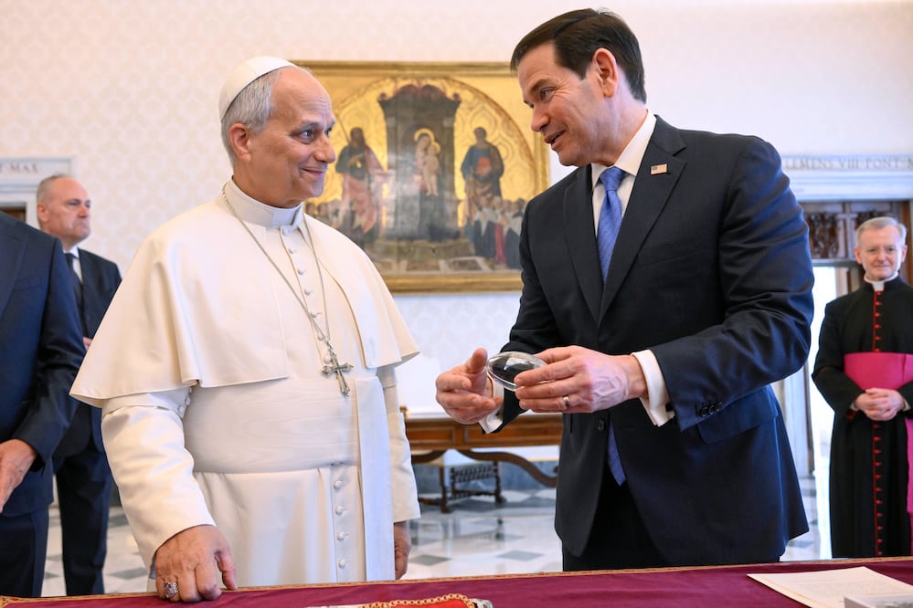 Tras polémica con Trump, Marco Rubio se reunió con el papa León XIV en un encuentro "amistoso y constructivo". Foto: Vatican Media vía AP