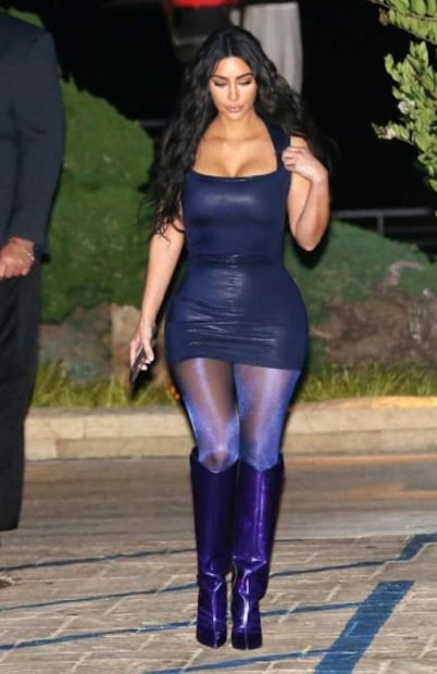 Kim Kardashian conquista Malibú con su minivestido de látex más ajustado