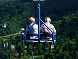 Mujer muere tras caer de atracción de parque temático en Tennessee