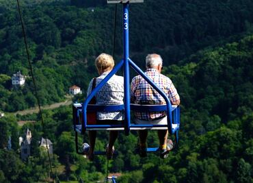 Mujer muere tras caer de atracción de parque temático en Tennessee