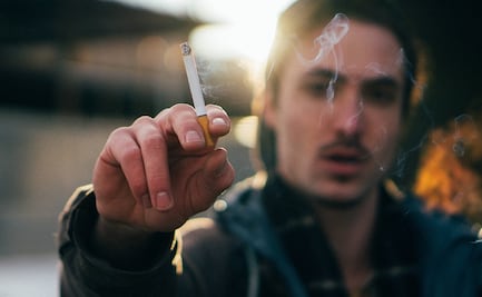 Hallan vínculo entre tabaquismo y hemorragia cerebral grave