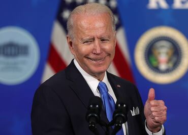 Biden promete 'compartir' las vacunas con el mundo... Si le sobran