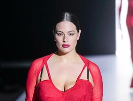 Ashley Graham modela pequeña lencería nude en sesión para revista