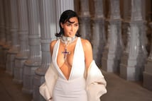 Kim Kardashian ‘enamora’ con ajustado vestido ‘vintage’ en color plateado