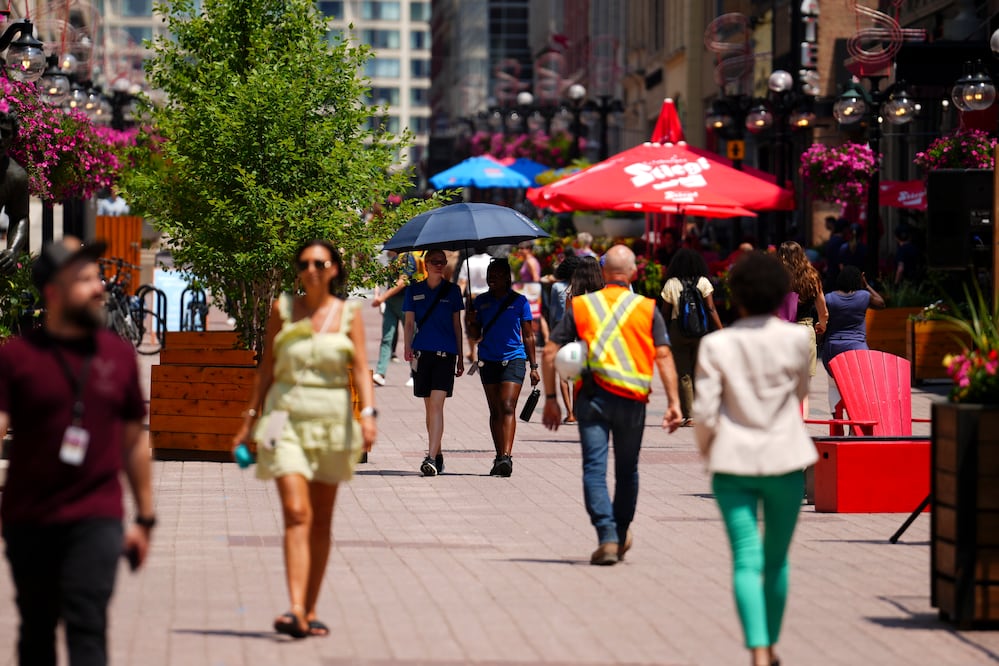 Ola de calor récord amenaza el noreste de Estados Unidos; alertan por temperaturas extremas. (Sean Kilpatrick/The Canadian Press via AP)