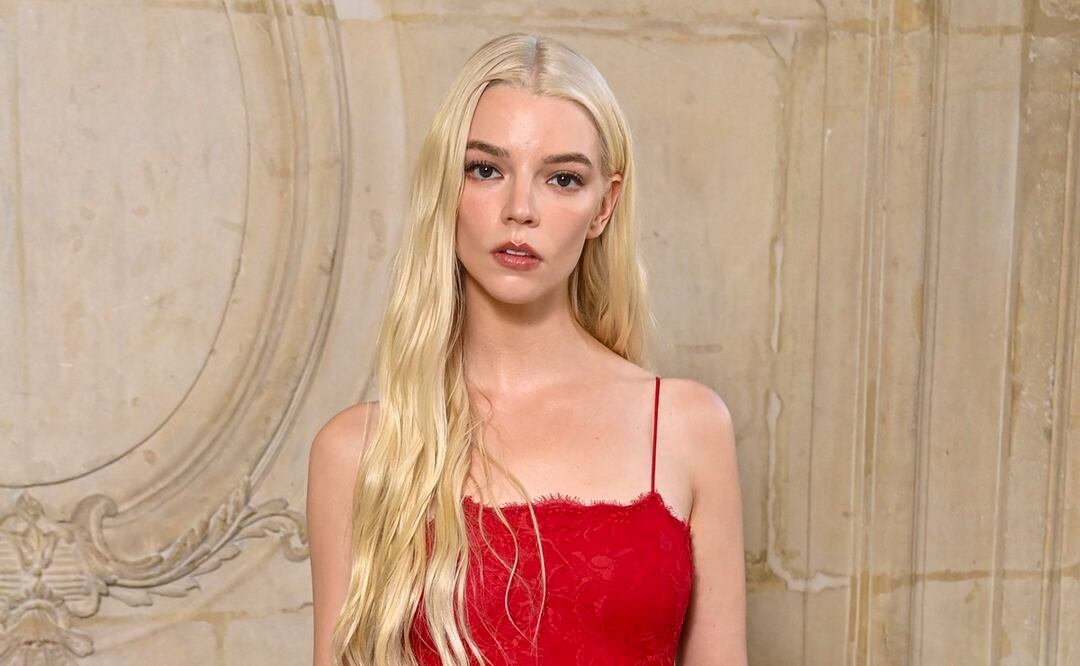 Anya Taylor-Joy conquista corazones con elegante vestido rojo de Dior en París. Foto: The Grosby Group