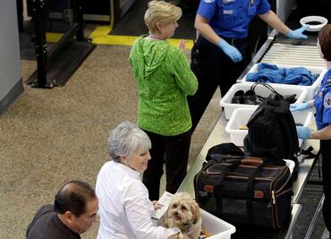 Estados Unidos pone fin a la política de quitarse los zapatos en aeropuertos y control de TSA