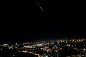 Nueva ola de misiles de Irán: reportan explosiones en Jerusalén e intensifican ataques a Israel