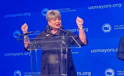 Alcaldesa de Texas viola el aislamiento para ir a salón de belleza