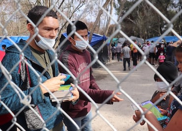 Familias migrantes separadas por Trump podrían reunirse y quedarse en EU