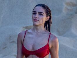 Olivia Culpo deslumbra con look 'cowgirl' sobre la nieve