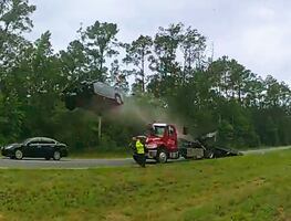 ¡De película! Imágenes impactantes de choque de auto capturadas en cámara corporal de policía