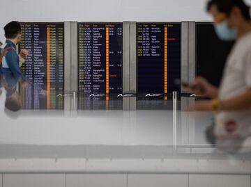 Estados Unidos limita viajes del sur de África por nueva variante del Covid