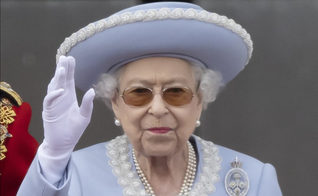 Isabel II padecía cáncer de huesos y sabía que iba a morir, según Boris Johnson. AP