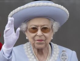 El mexicano que fue condecorado por la reina Isabel II