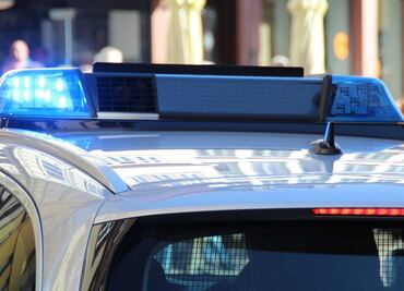 Arrestan a pareja por estafar a anciana con $240 mil dólares