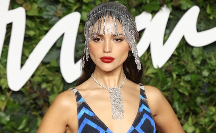 Eiza González deslumbra en los Fashion Awards con vestido de impacto