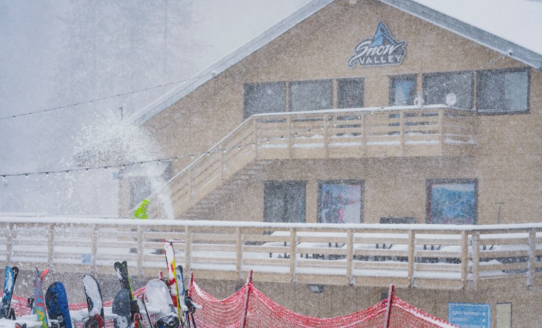 Tormentas y nevadas amenazan a 75 millones en Estados Unidos. (Big Mountain Resort via AP)