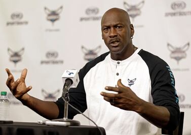 Michael Jordan dona 10 mdd para clínicas en zonas marginadas