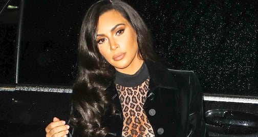 Kim Kardashian arrasa en París con bodysuit transparente y braless 