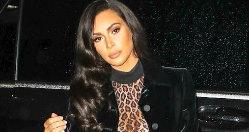 Kim Kardashian arrasa en París con bodysuit transparente y braless 