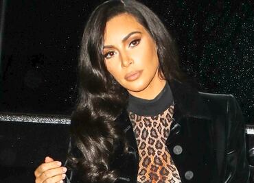 Kim Kardashian arrasa en París con bodysuit transparente y braless