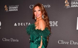 Thalía sorprende con bodysuit estilo corsé y cabello platinado para convertirse en Madonna