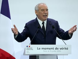 Francia quiere "reconciliar a los franceses con el trabajo"; reducirá días festivos y congelará pensiones