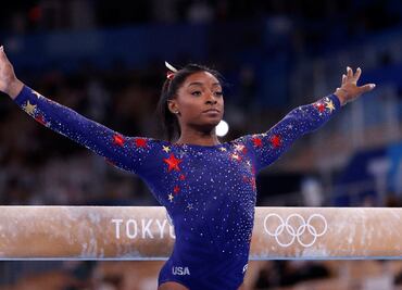 Biles siente a veces "el peso del mundo" sobre sus hombros