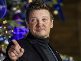 Jeremy Renner, actor de Marvel, en estado crítico tras accidente quitando nieve