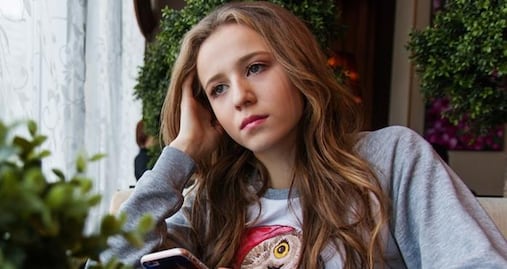 Jóvenes sin pareja sufren menos depresión, según estudio